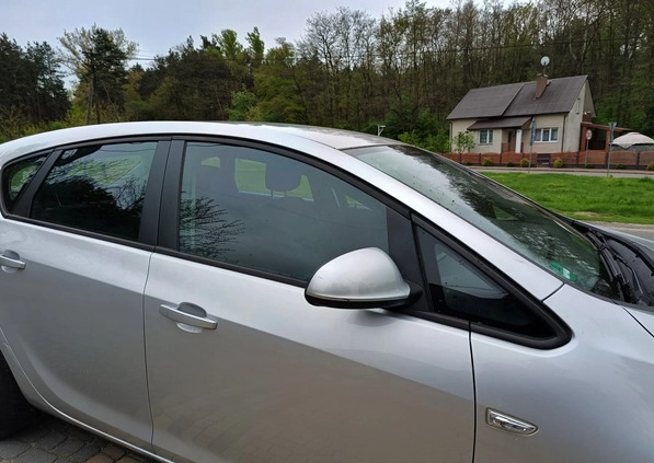 Opel Astra cena 28500 przebieg: 133000, rok produkcji 2010 z Połaniec małe 631